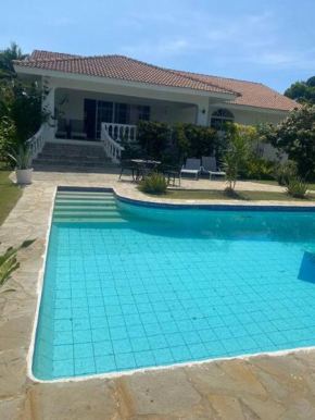 5 bedrooms villa gated comunity